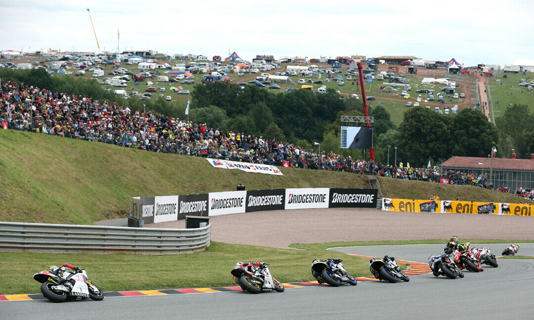Im Rahmenprogramm des Motorrad-Rennens auf dem Sachsenring starb Beiwagen-Mitfahrer Enrico Becker