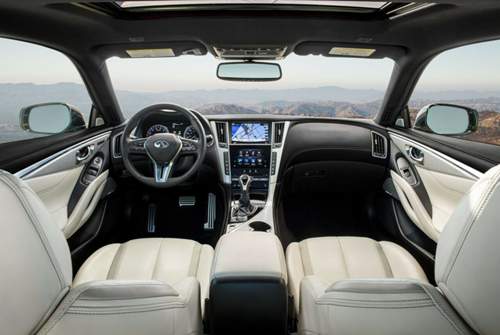 Infiniti bezieht die Sitze des Q60 in allen Varianten serienmäßig mit schönem Leder