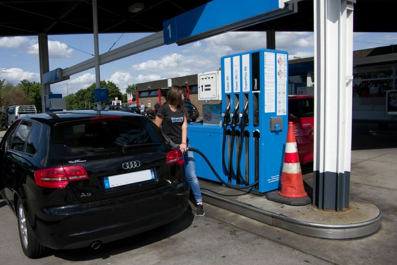Sowohl Privat- als auch Geschäftskunden greifen derzeit seltener zum Diesel. Einer Prognose zufolge wird sich dieser Trend fortsetzen
