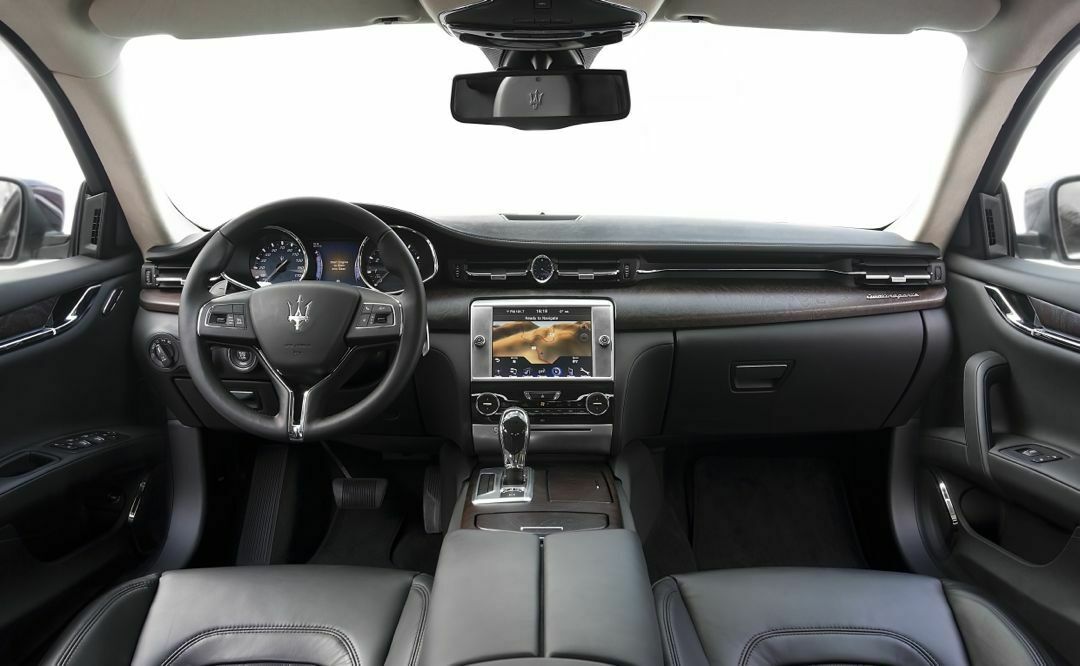 Das Cockpit des Maserati Quattroporte