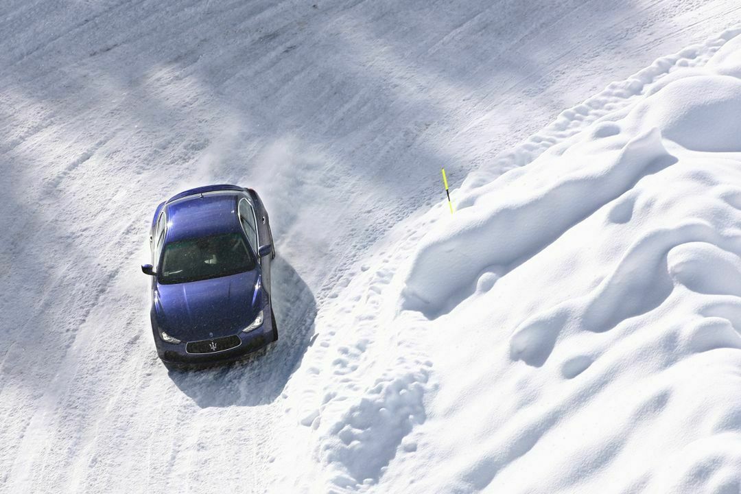 Auf der Straße ist das Handling beeindruckend - im Schnee? Beinahe unglaublich