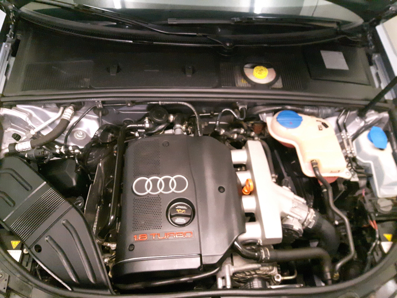 Seltsame Töne.Geräusch 2. Mein C200 kompressor w204 klickernde Geräusche im Motorraum