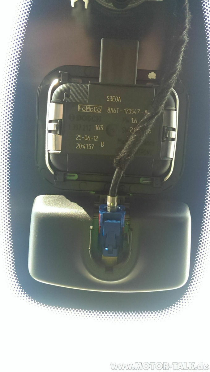 Sensor Windchutzscheibe unter Rückspiegel.