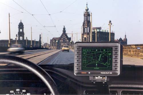 Die damalige Bosch-Tochter Blaupunkt entwickelte in den 1980er-Jahren das nach Firmenangaben weltweit erste Navi für den Straßenverkehr