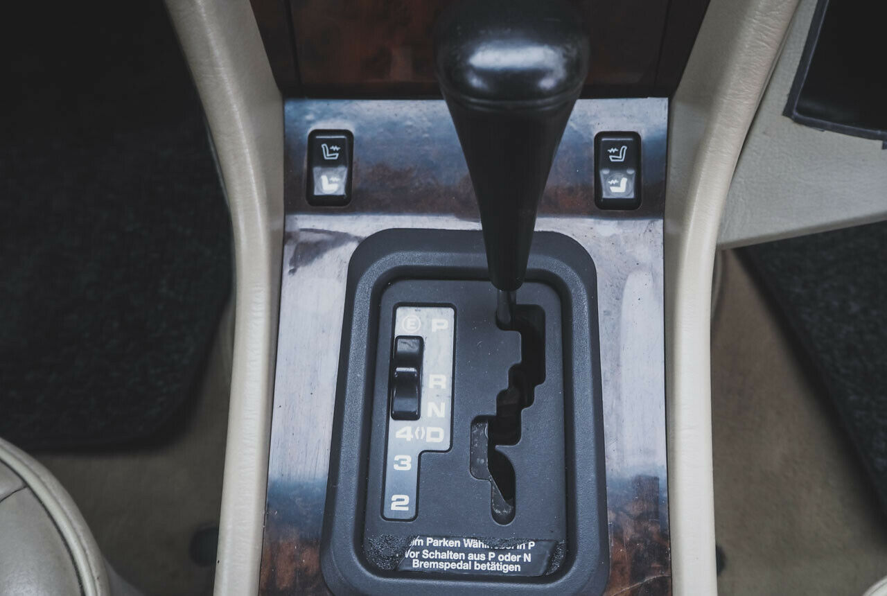 Kenner suchen den Wagen mit Handschalter, auf der Probefahrt zieht er auch mit Automatik ordentlich an