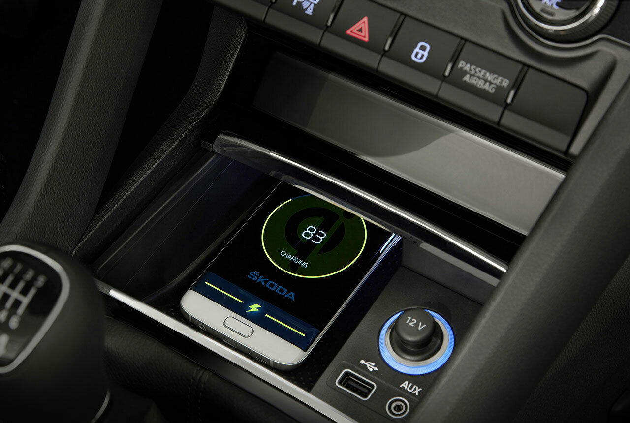 Induktive Ladeschalen, digitale Cockpits und modernes Infotainment sind jeweils verfügbar