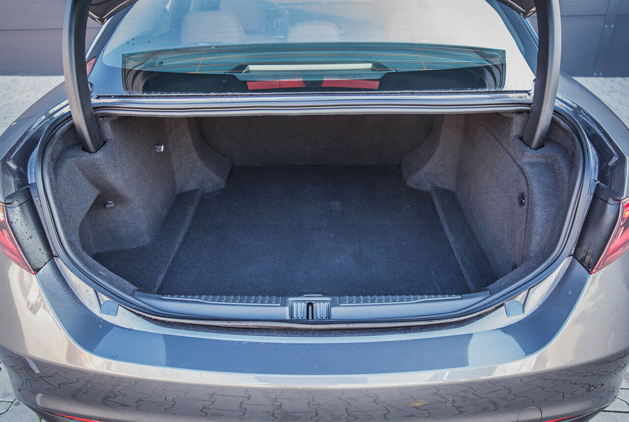 Der Giulia-Kofferraum fasst 480 Liter - C-Klasse, 3er und A4 können es nicht besser