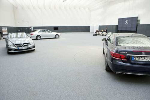 Die neue Mercedes E-Klasse in der Sindelfinger Präsentationshalle
