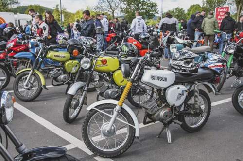 Simson S51 warten auf ihren Einsatz