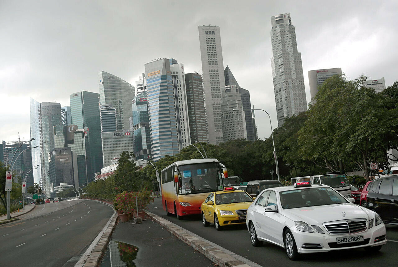 Singapur verhängt einen Zulassungsstopp für zusätzliche Privatwagen. Derzeit kommen auf 5,6 Millionen Einwohner etwa 575.000 private Fahrzeuge