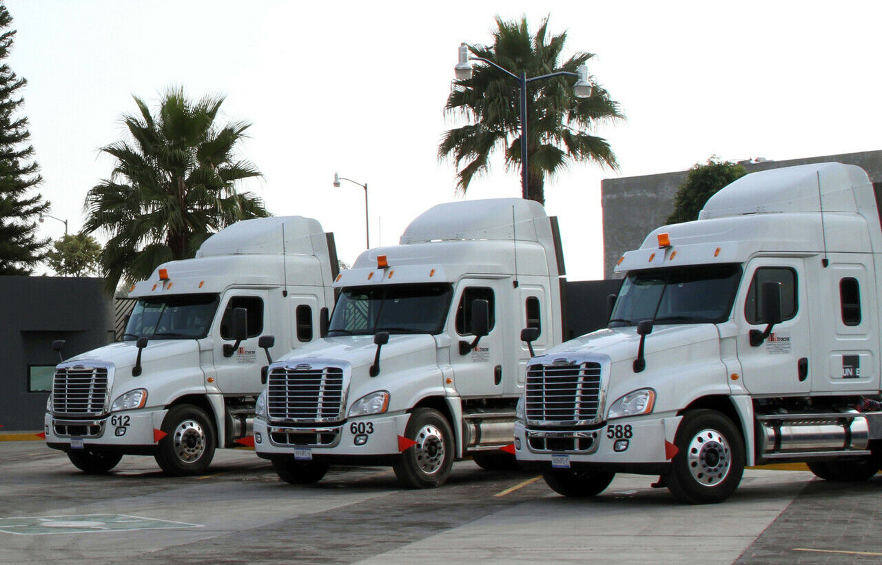 Daimler kürzt die Zahl der Lkw-Mitarbeiter in den USA und Mexiko. Von dem Stellenabbau ist  unter anderem die US-Marke Freightliner betroffen