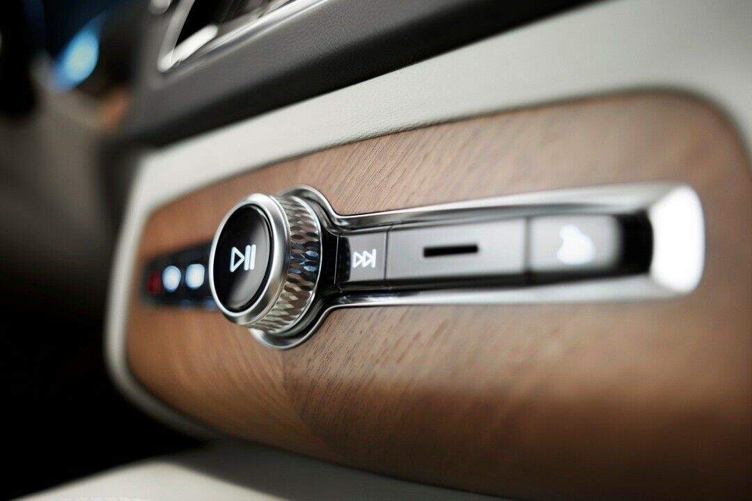 Neben viel Holz und Leder verwendet Volvo auch extravagante Materialien im Innenraum