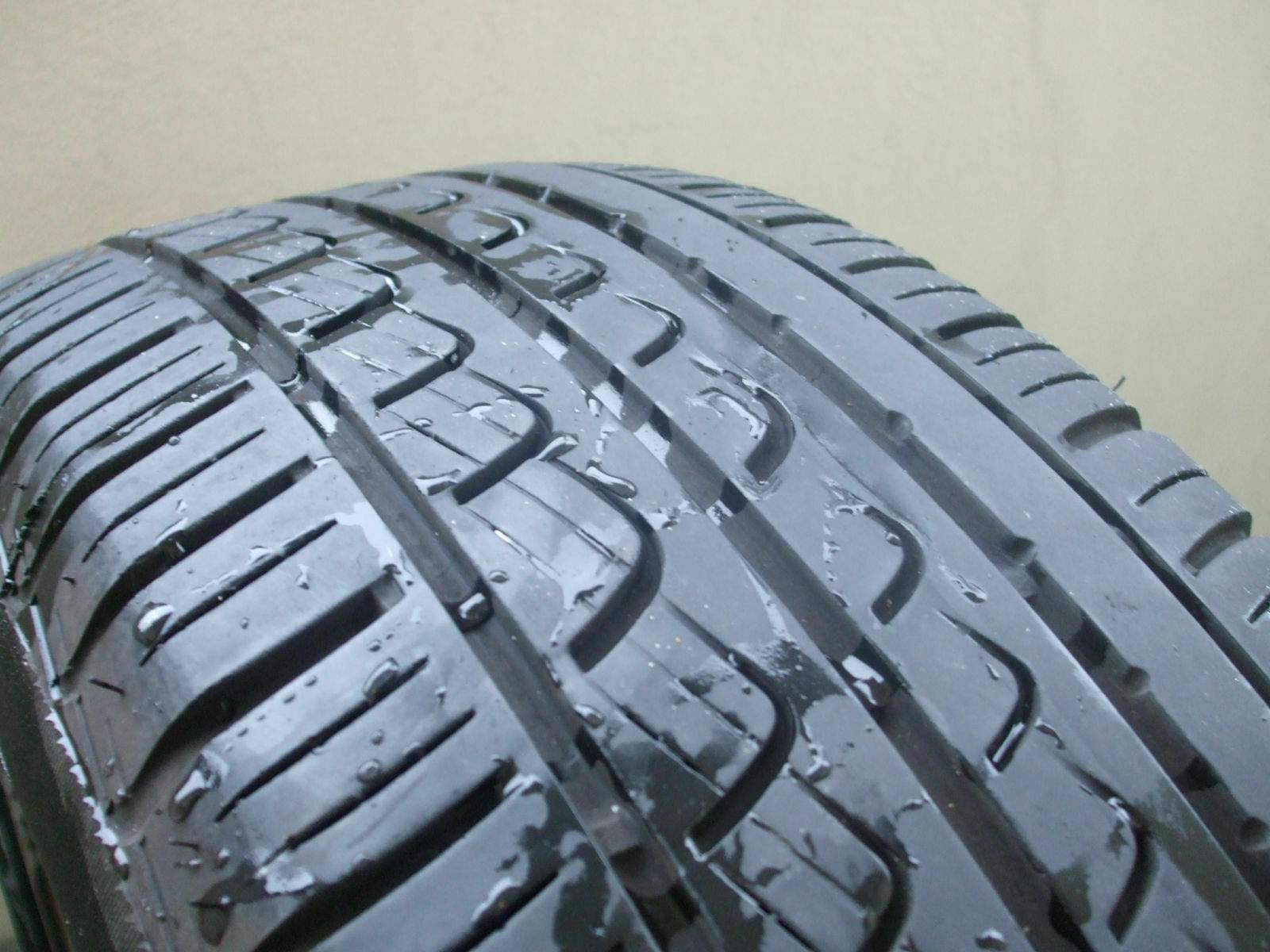 Skoda Oktavia Alufelgen mit Pirelli P7 Sommerreifen : Biete