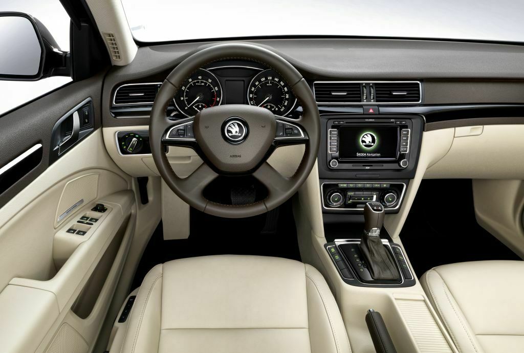 Der Innenraum des modellgepflegten Skoda Superb