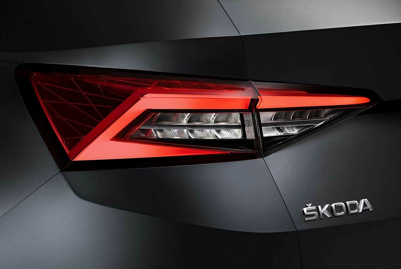 Eines der Bilder zeigt die serienmäßigen LED-Rückleuchten des Skoda Kodiaq