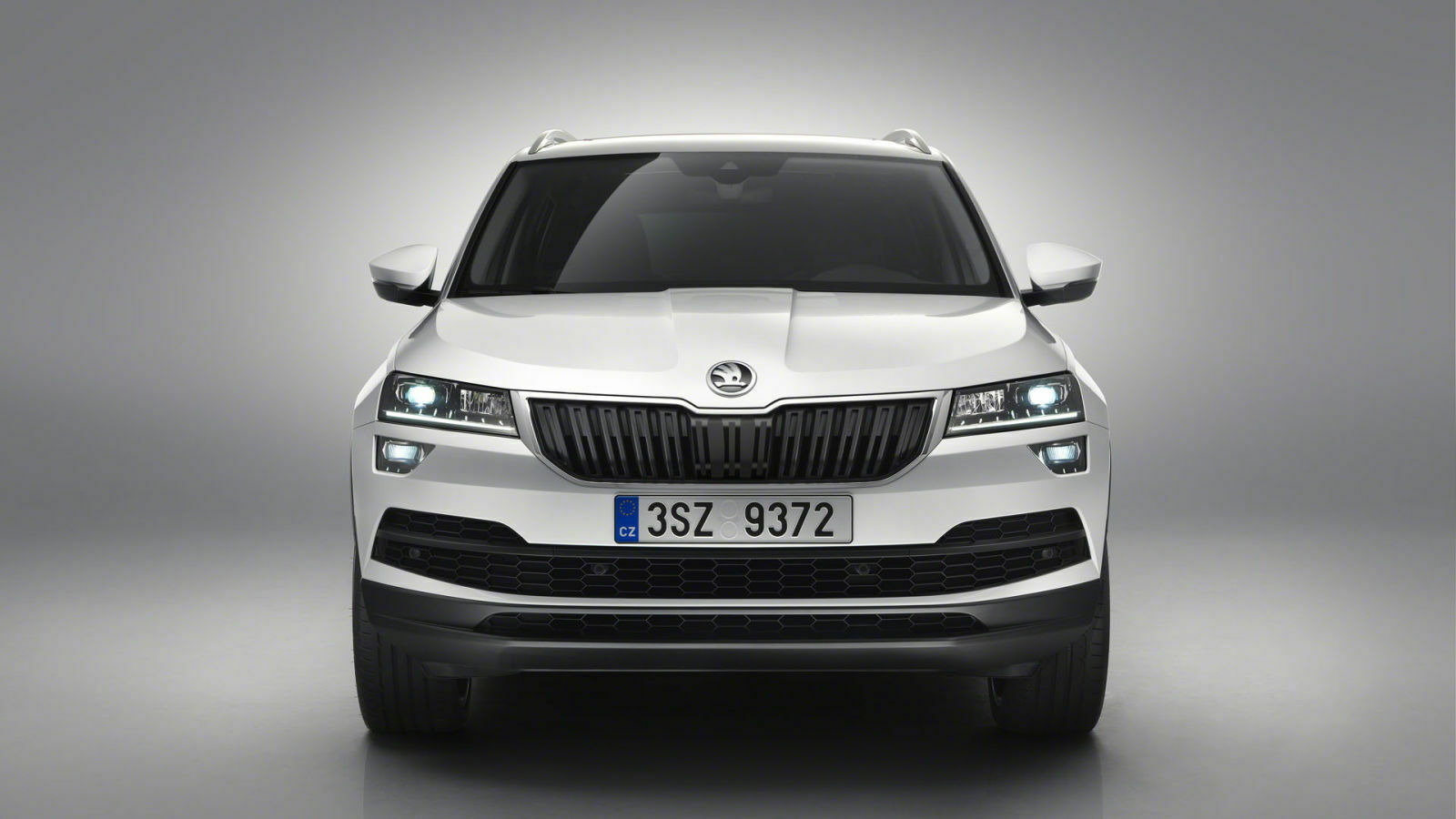 Die Front des Skoda Karoq erinnert an den größeren Kodiaq