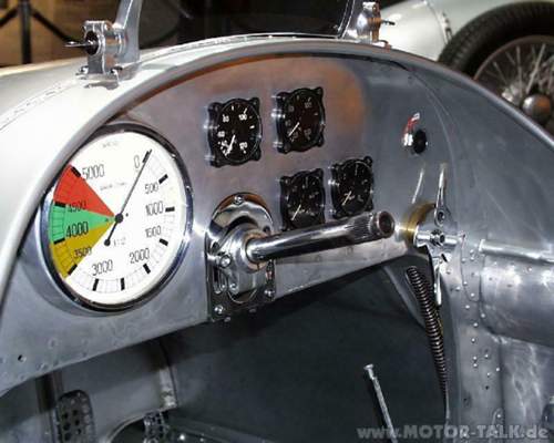 Das-cockpit-des-1939-type-c-d-auto-union-berg-rennwagens