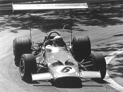 Bruce-mclaren-auf-mclaren