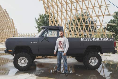 "Als Zimmermeister wollte ich so ein richtiges Holzfällerauto haben“, sagt der 27-Jährige