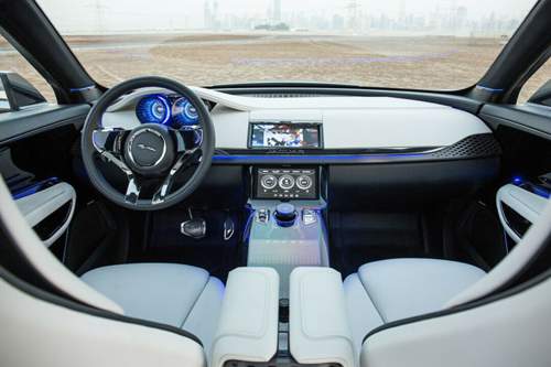Der Innenraum des C-X17 ist noch weit weg von einem serientauglichen Cockpit