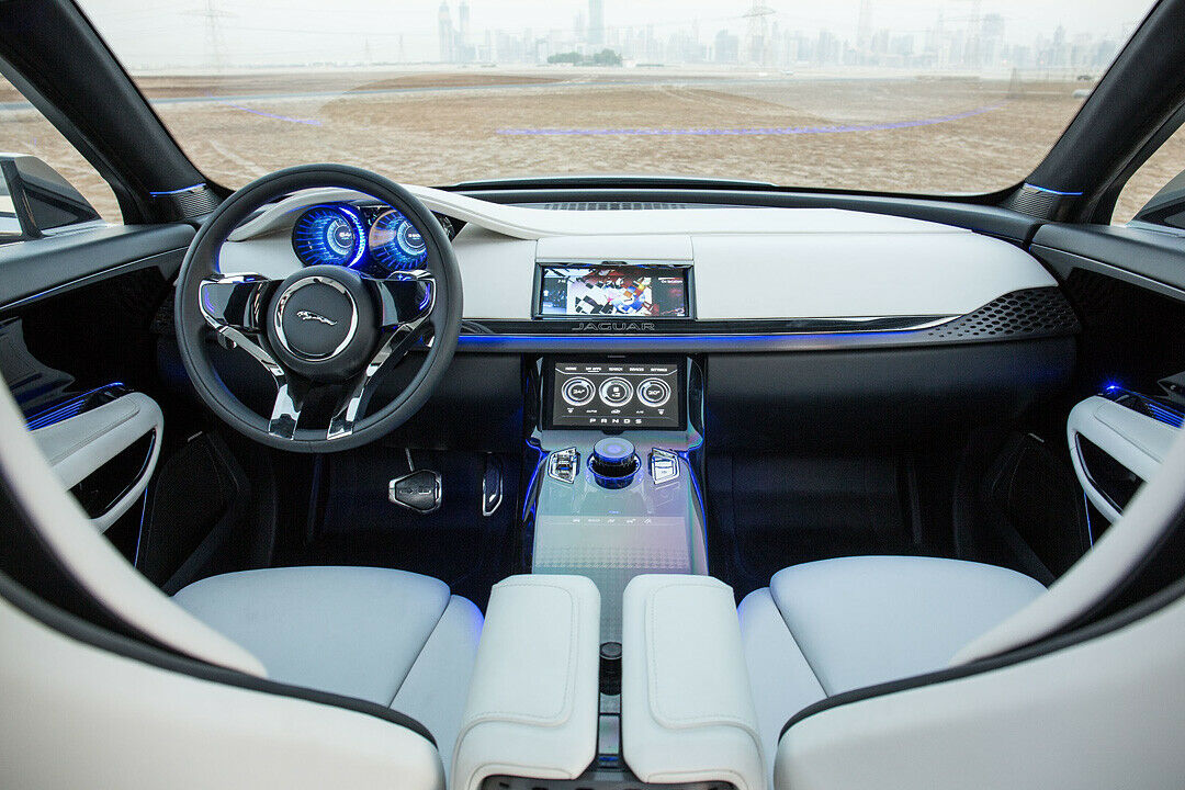 Der Innenraum des C-X17 ist noch weit weg von einem serientauglichen Cockpit