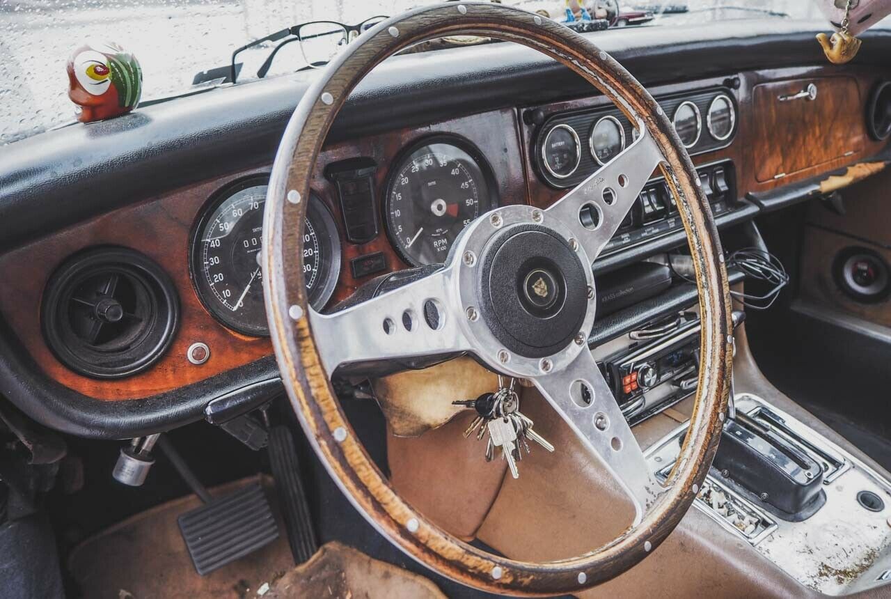 Mit Patina und ordentlich abgegriffen: Das Lenkrad des XJ zeigt, dass er gefahren wurde