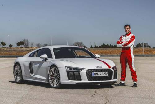 Eine leere Asphaltfläche mit einem Dutzend Pylonen, das kann im richtigen Auto spannend sein: MOTOR-TALK-Redakteur Sven Förster mit dem Audi R8 RWS