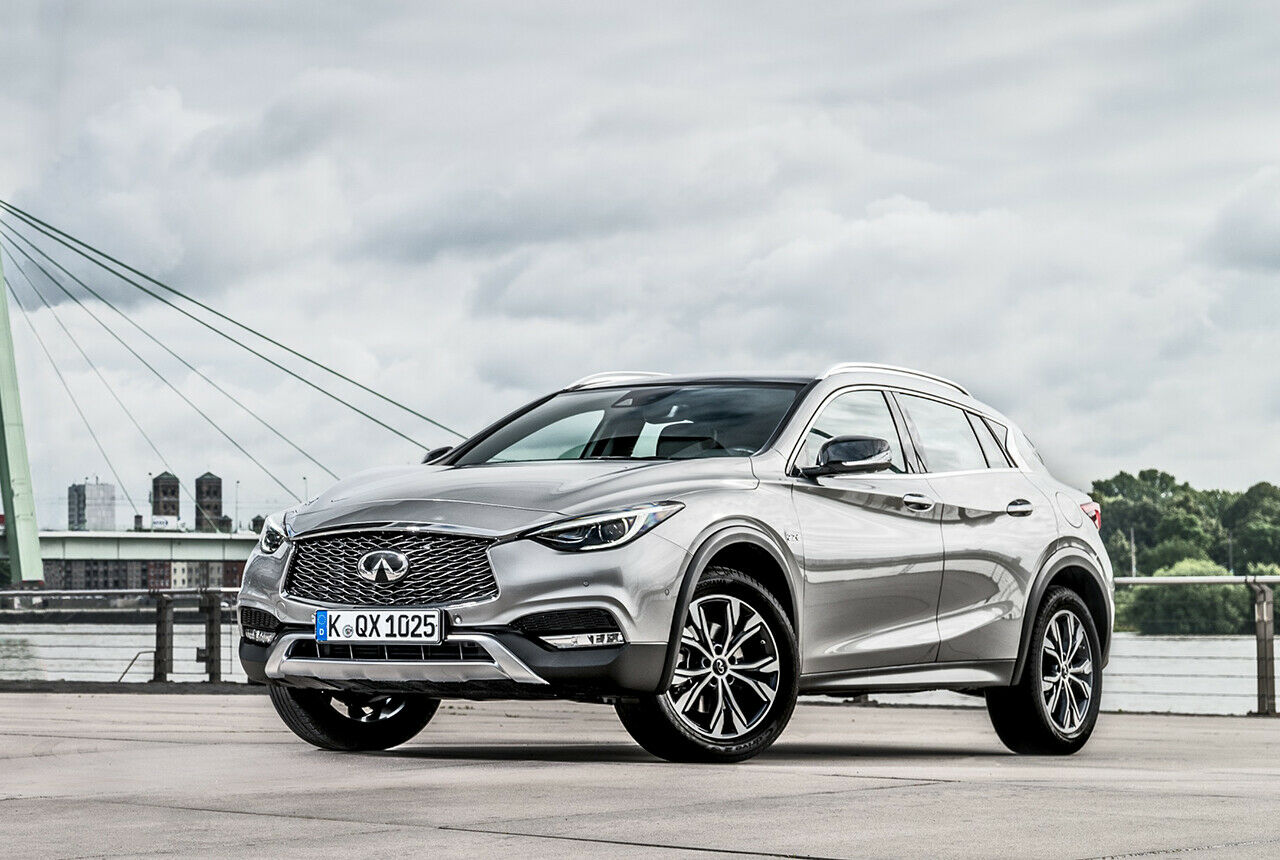 Mehr Bodenfreiheit: Im Vergleich zum Infiniti Q30 liegt der QX30 zwei Zentimeter höher