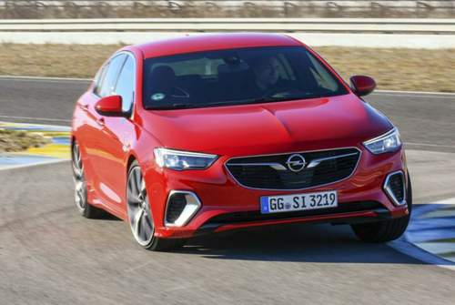 Die Lenkung legt Opel beim GSI direkter aus, die Achtgang-Automatik schaltet zackiger