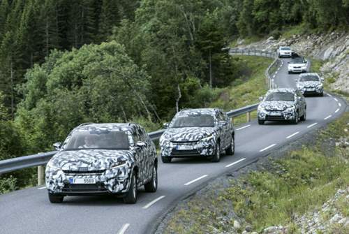 Vier getarnte Vorsereinmodelle hatte Skoda bei Erprobungsfahrten in Norwegen dabei