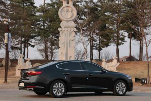 Der Kia K7 misst 4,97 Meter - das reicht nur für Platz zwei in der Kia-Palette