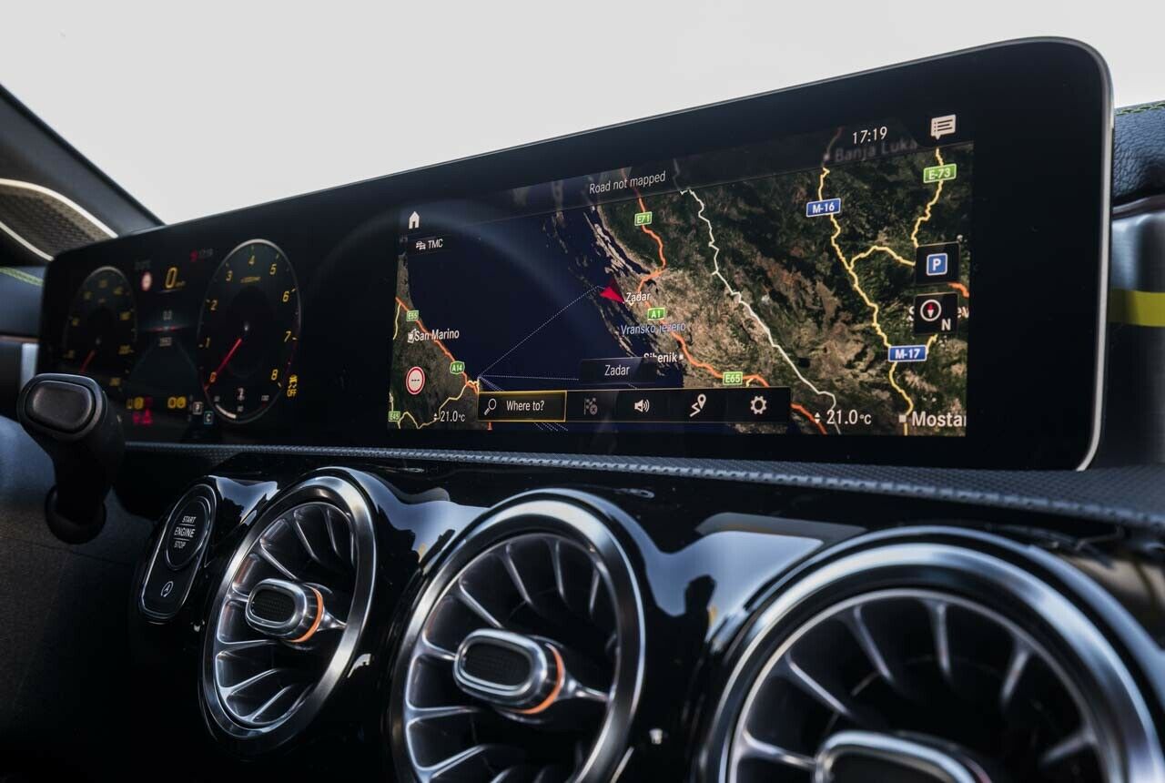 Schön breit: Die Displays messen bis zu 10,25 Zoll, in der Basis jedoch nur 7 Zoll