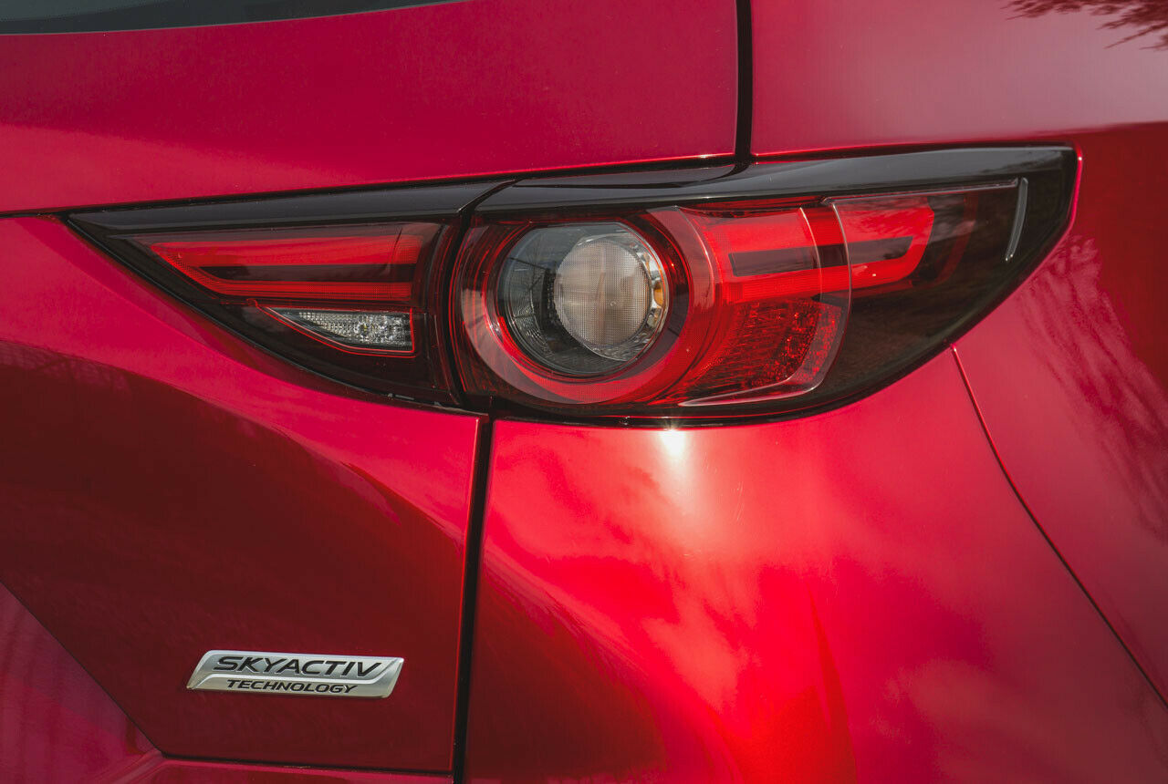 LED-Rücklichter gibt es in den niederen Ausstattungen des CX-5 nicht mal gegen Aufpreis