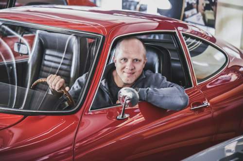 Autor Fabian Hoberg im Opel GT