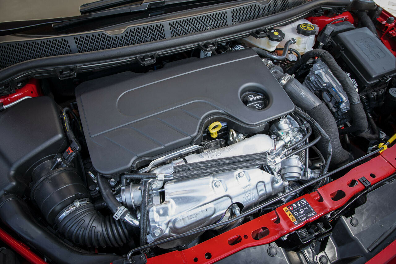 Biturbo-Diesel im Opel Astra: Der kräftige Antrieb hat mit dem kompakten und nicht allzu schweren Astra keinerlei Probleme