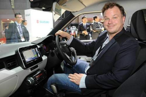 MOTOR-TALK-Redakteur Björn Tolksdorf im Suzuki Ignis