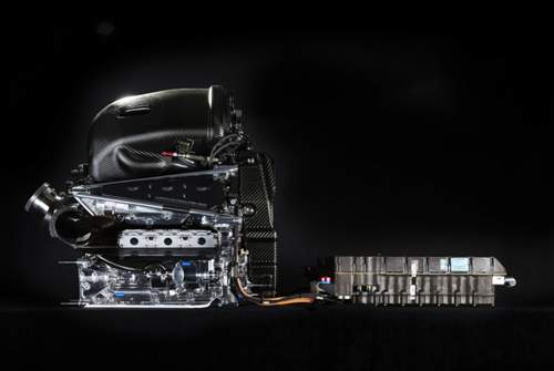 Dei beiden E-Systeme des Formel-1-Wagens speisen und leeren dieselbe Batterie. Ein System sorgt für bis zu 163 PS Mehrleistung, das andere für besseres Ansprechverhalten