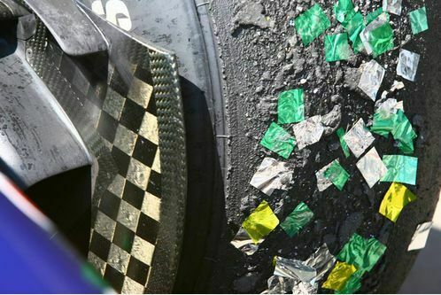 so-koennen-die-kandidaten-weltmeister-werden-reifen-mit-konfetti-gp-brasilien-2010-f498x333-f4f4f2-c-84c5793-427309