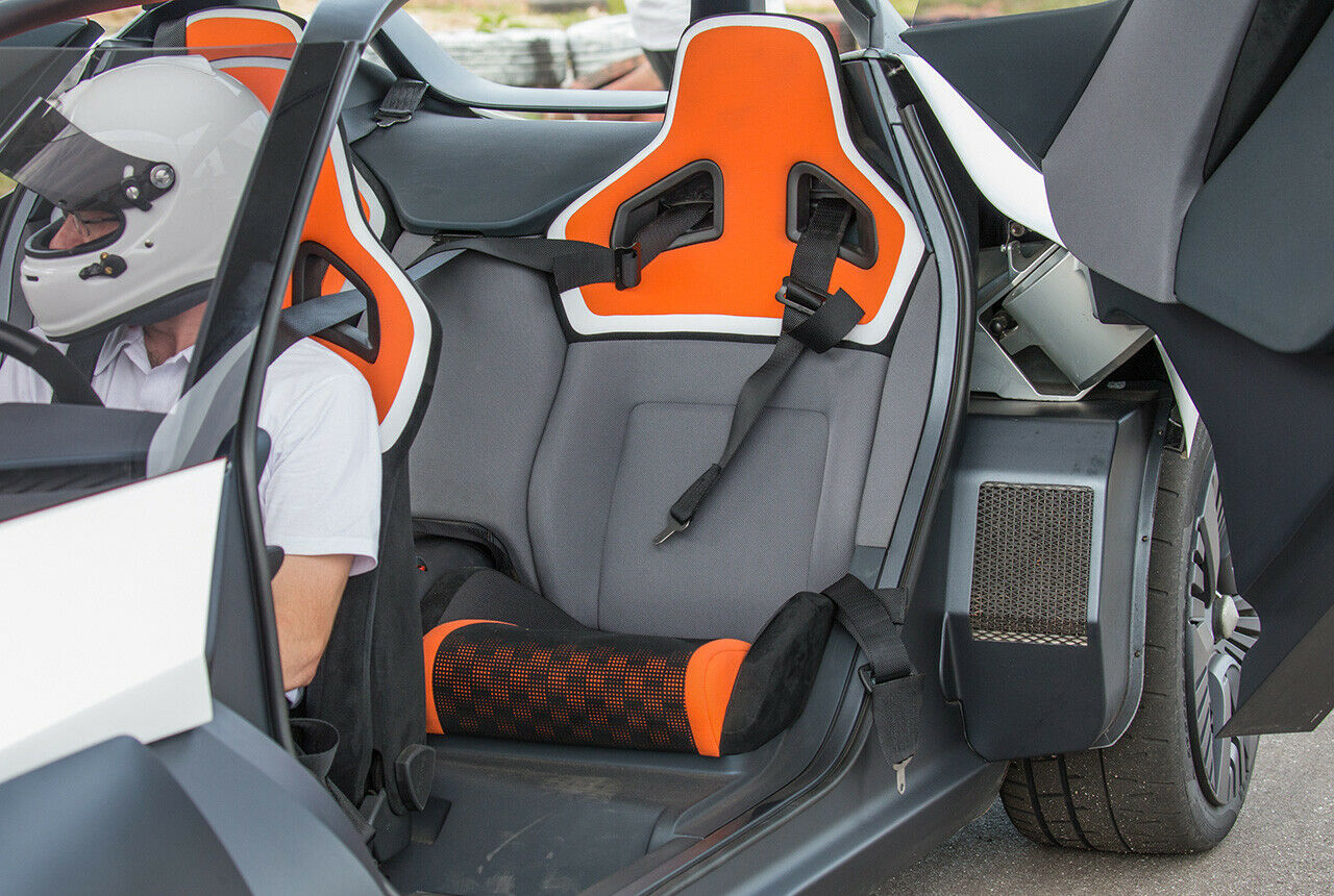 Motorsport-Sitze müssen schon sein im Bladeglider