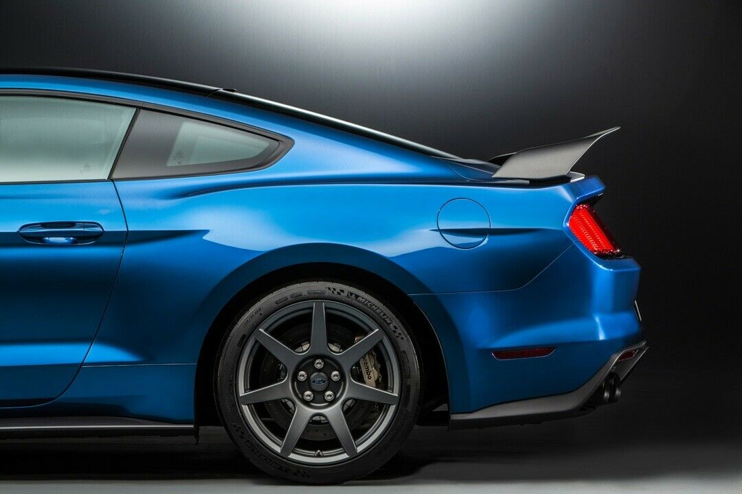 Für den schnellsten je gebauten Serien-Mustang fällt der Spoiler am Heck recht dezent aus