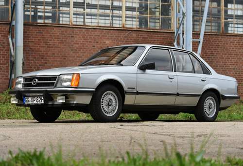 Mindestens 14 Liter Kraftstoff auf 100 Kilometer schluckt der Commodore C
