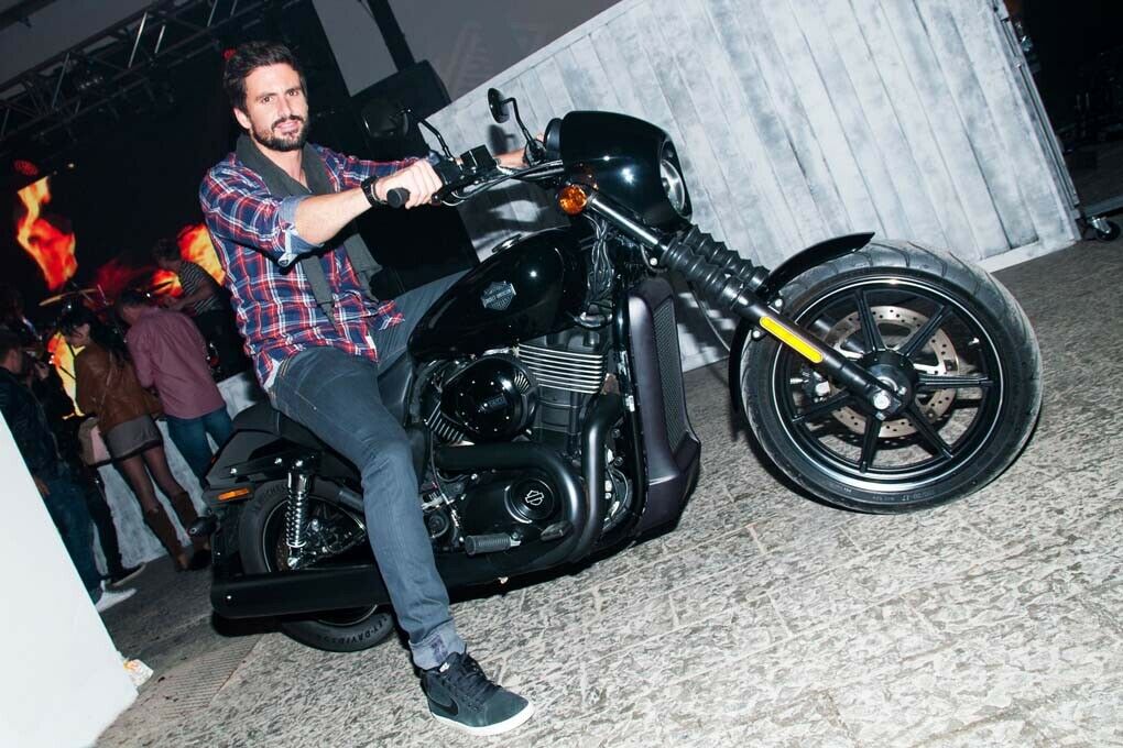 Schauspieler Tom Beck findet die neue Harley Street 750 ziemlich gut