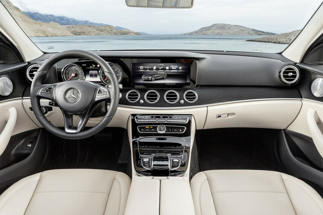 Mercedes E-Klasse W213 2016: Cockpit
