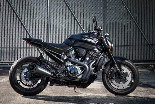 Eine Streetfighter soll es auch geben. Mit 975 ccm Hubraum
