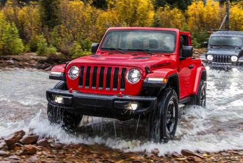 Das US-Modell zum Vergleich: Auf der LA Motorshow 2017 präsentierte Jeep den Wrangler mit freier stehender Metall-Stoßstange. Und anderer Motorenpalette