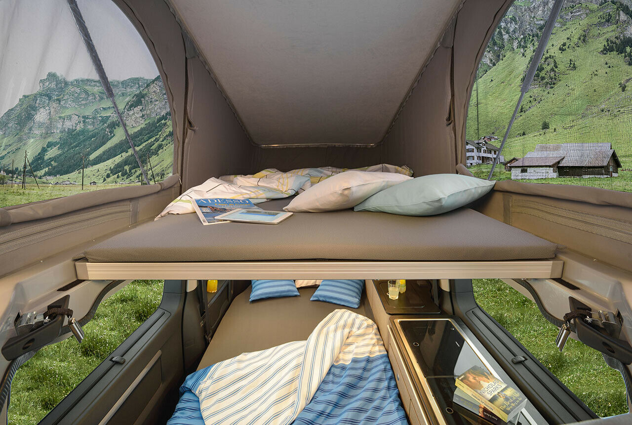 Das obere Bett ist sparsam gepolstert, Seitenschläfer finden keine sehr bequeme Position