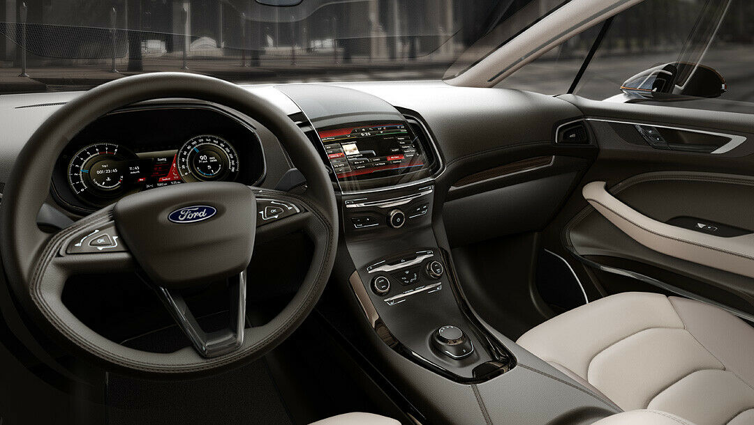 Cockpit des Ford S-Max Concept: Für die transparente Abdeckung wird es wohl nicht reichen. Das neue Bedienlayout zeigt dagegen in die richtige Richtung