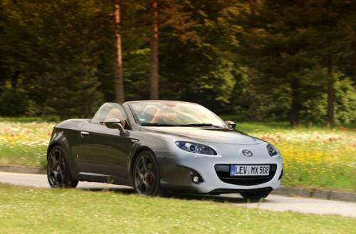 Unsere Collage aus Alfa Spider und Mazda MX-5 vor zwei Jahren war als Scherz gedacht. Ob sich die Fiat-Bosse so erschraken, dass die das Projekt absagten?