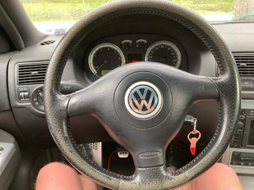 Golf 4 GTI Lenkrad abgenutzt.jpg