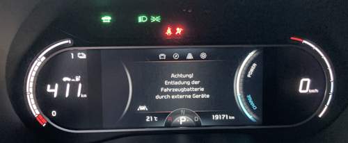 Achtung! Entladung der Fahrzeugbatterie